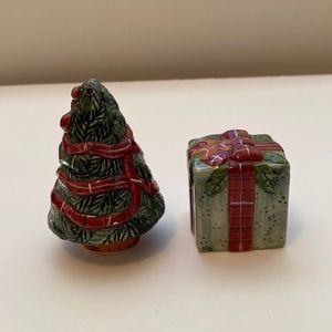 Christmas theme salt and paper shaker